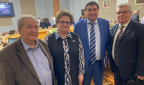 Равнение на героев